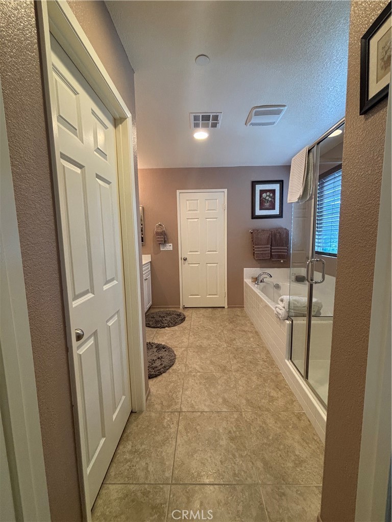 2534 Mapleleaf Terrace Palmdale, CA 93551 - Photo 30 of 48 a view of a hallway with bathroom and a sink