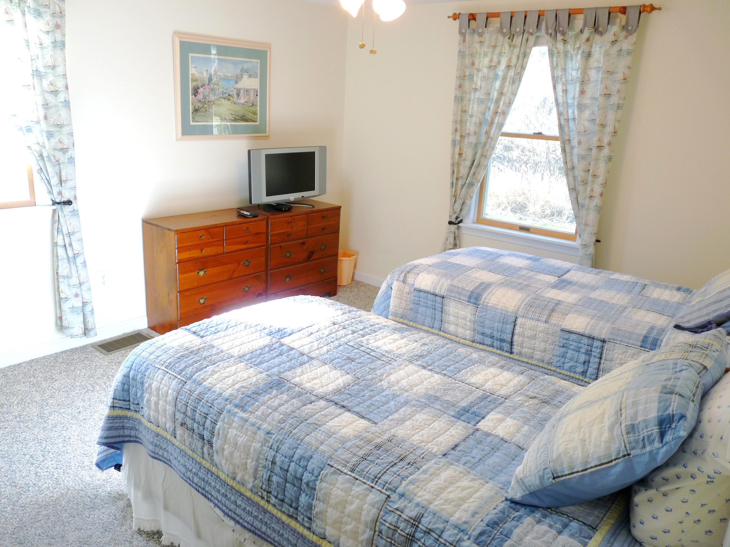 170 Beach Road, Unit 10 Orleans, MA 02653 - Photo 12 of 23 a bedroom with a bed and a television