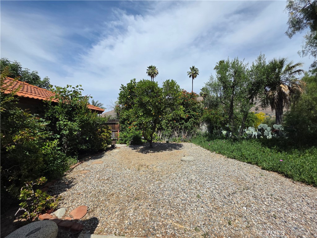 11542 Cornell Avenue Riverside, CA 92507 - Photo 4 of 33