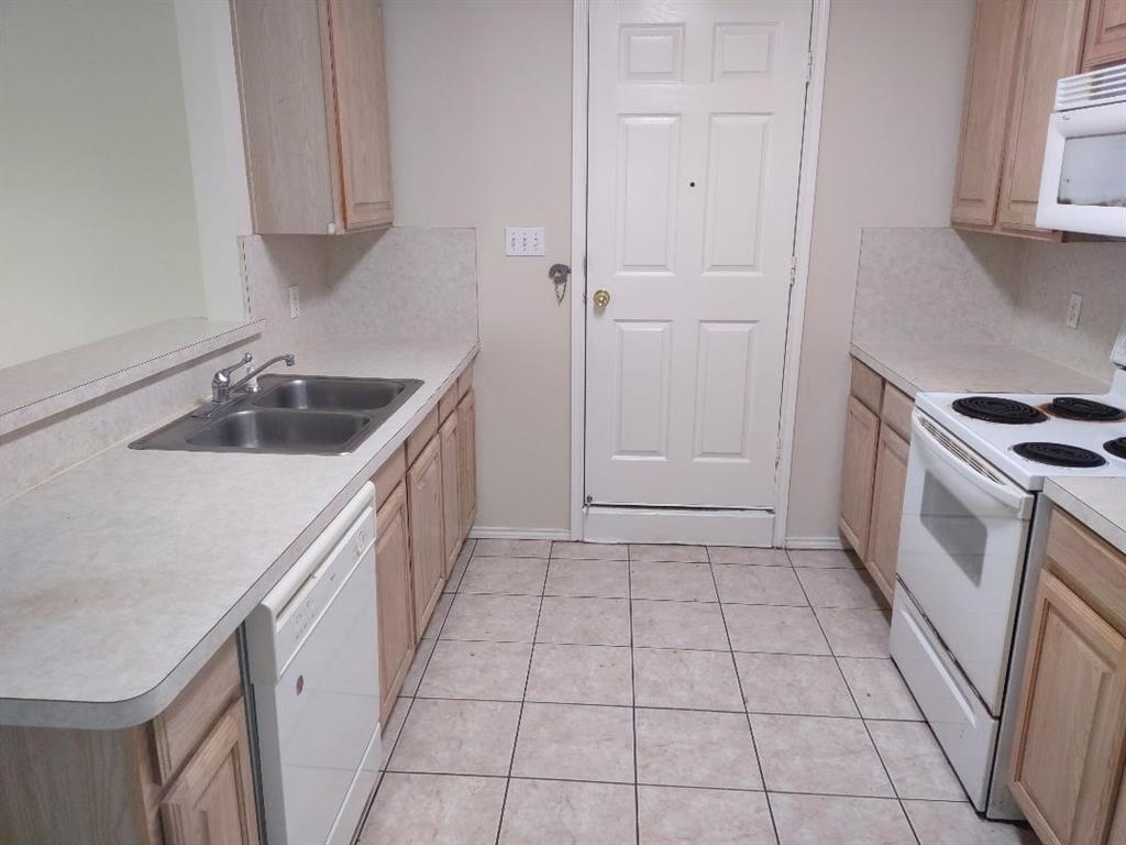 3101 Cape Cod Court Arlington, TX 76017 - Photo 8 of 12