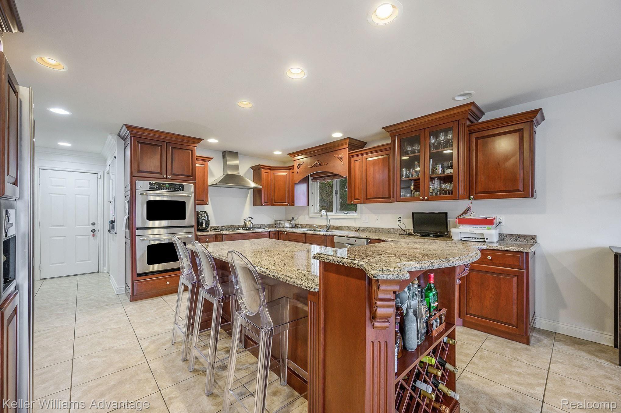 6940 Drake Road West Bloomfield, MI 48322 - Photo 11 of 59 6940-Drake_10.jpg
