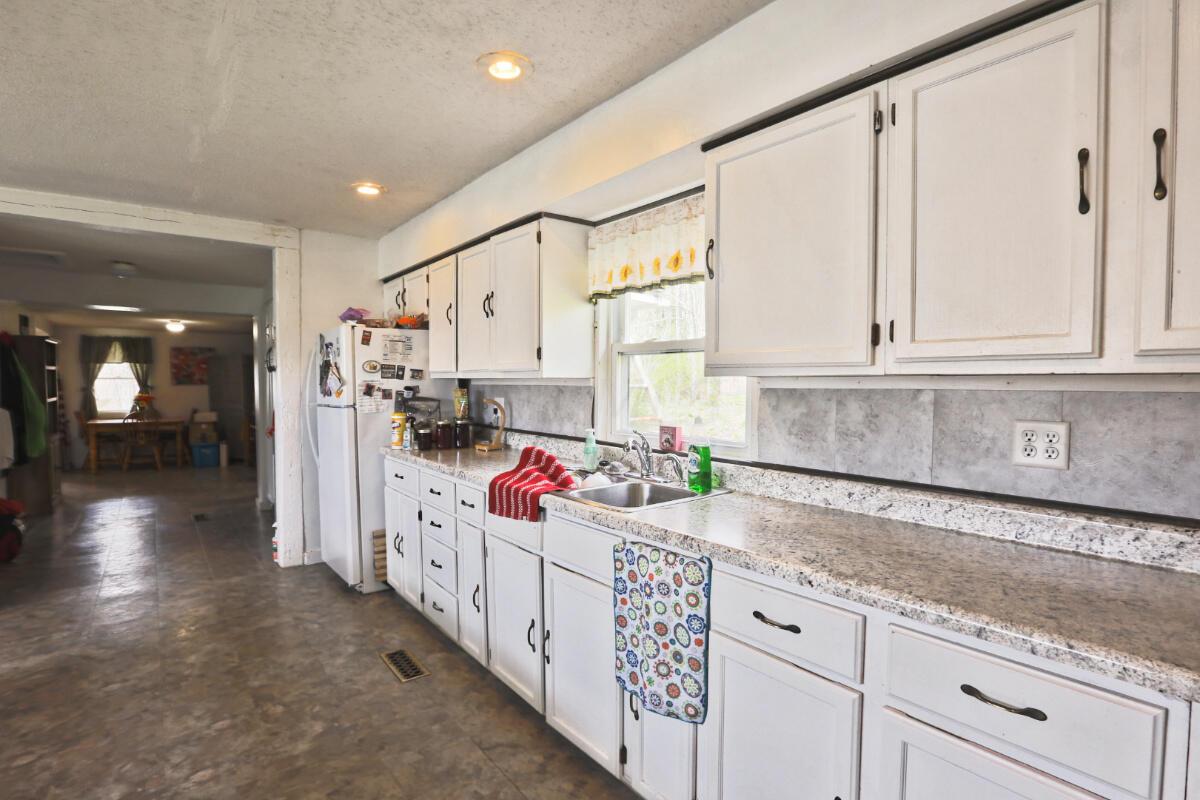 17626 Allen Road Mount Vernon, OH 43050 - Photo 16 of 38 Kitchen 3