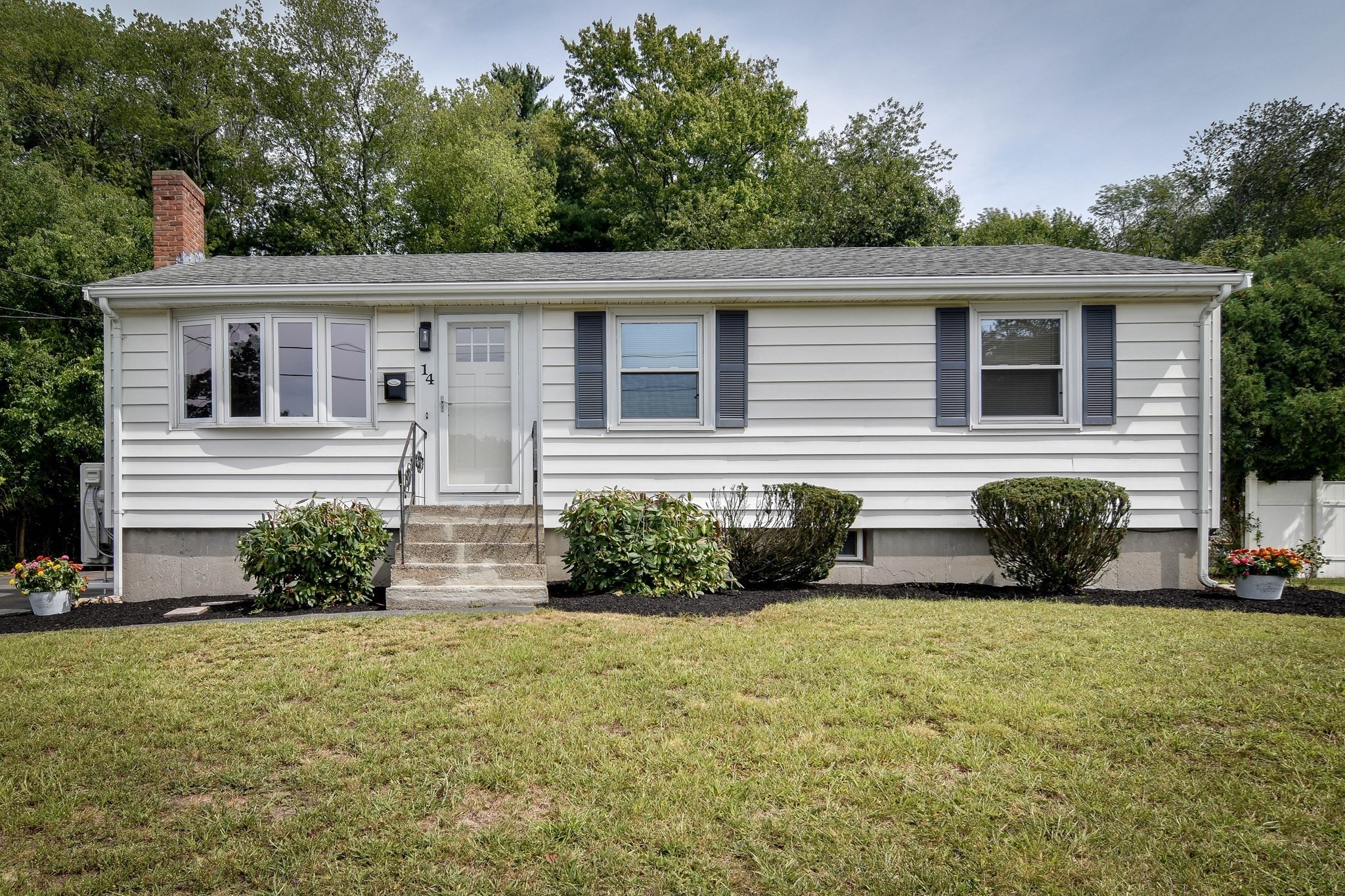 14 French Road Holbrook, MA 02343 - Photo 2 of 25 Gallery Image 2