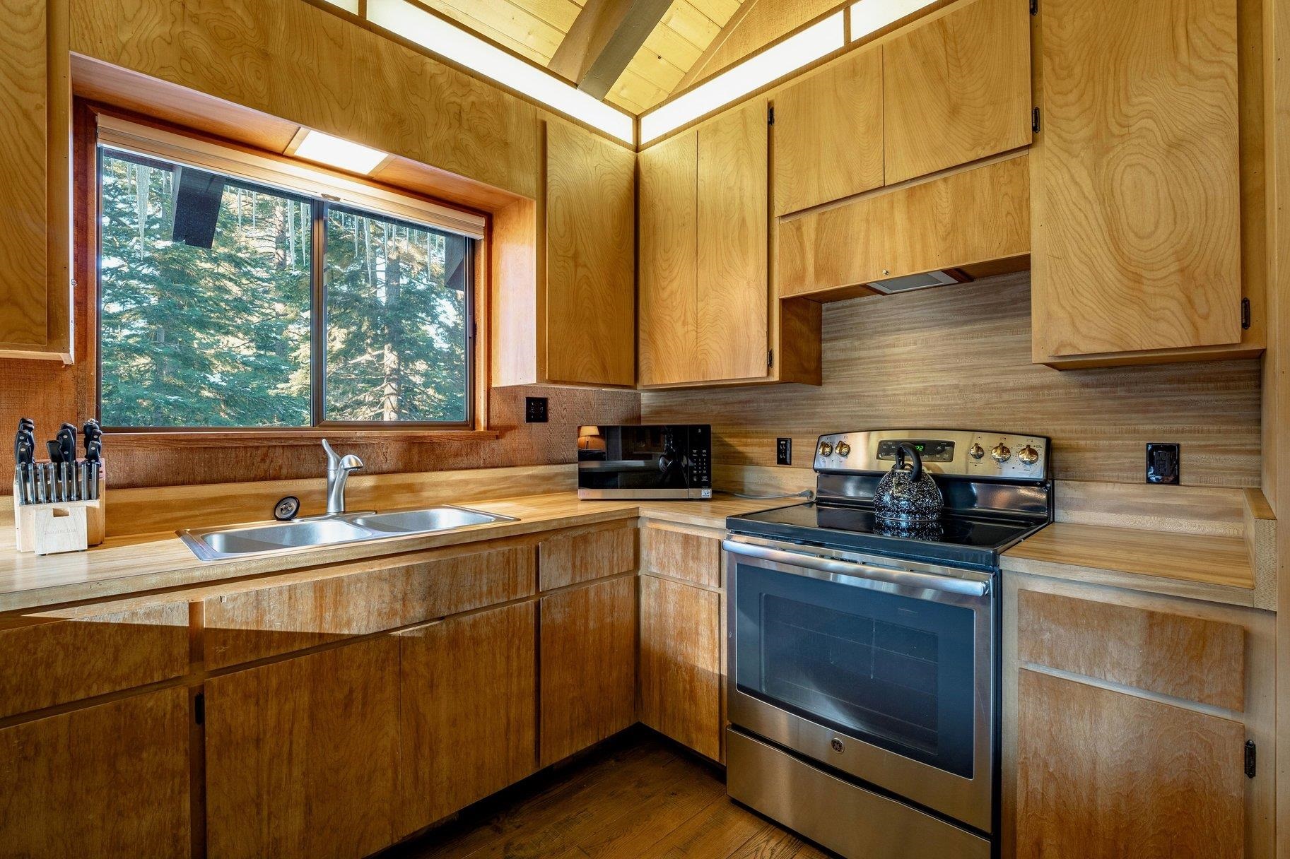 155 Roundridge Road Tahoe City, CA 96145 - Photo 7 of 28