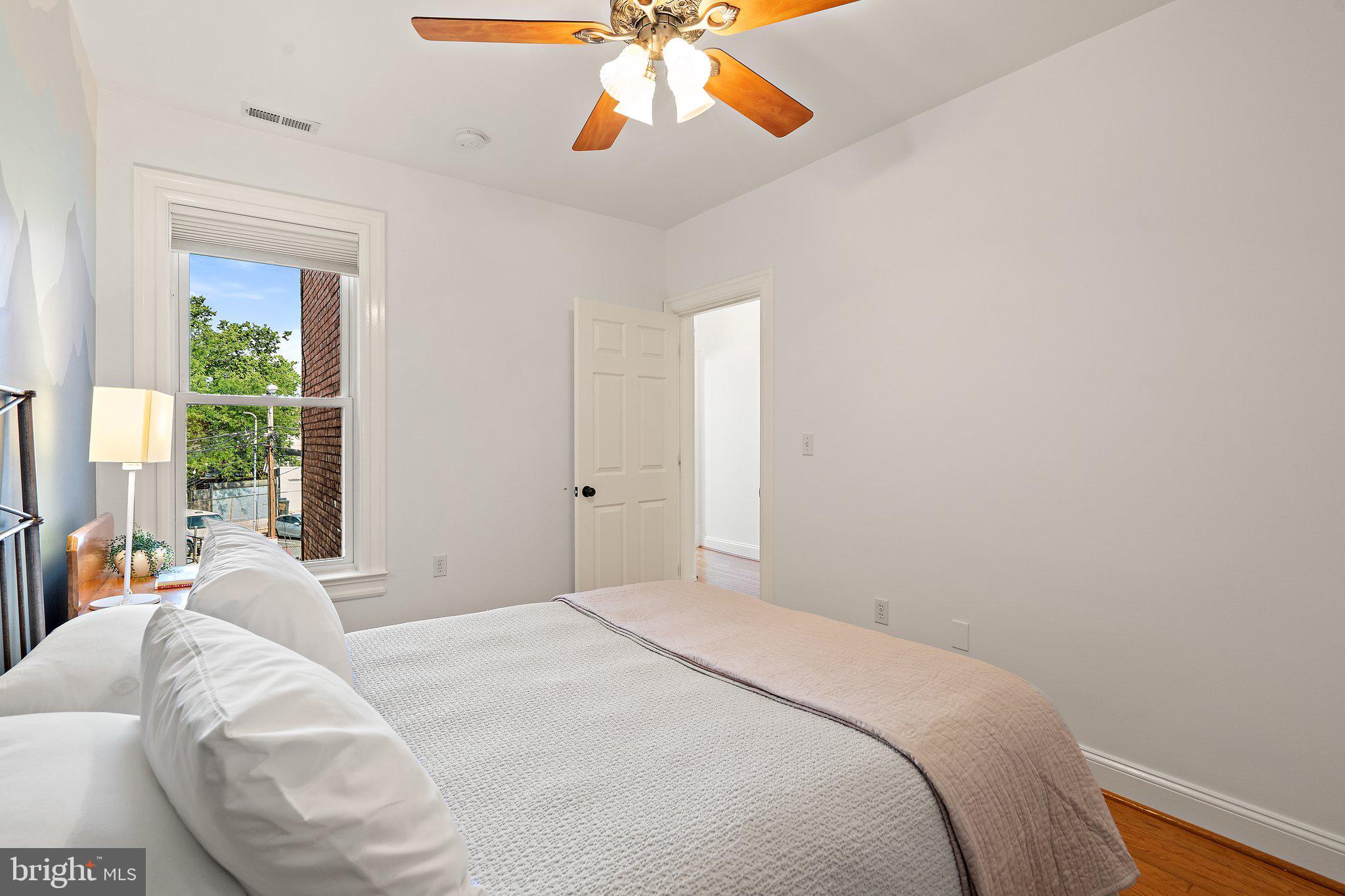 260 15th Street Southeast Washington, DC 20003 - Photo 24 of 41 Middle bedroom with Queen sized bed