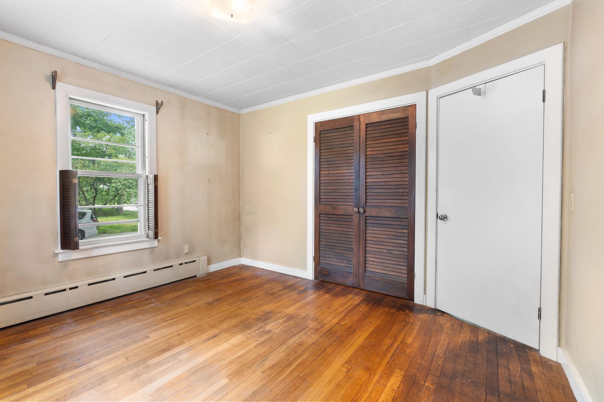 42 Oak Street Rochester, NH 03839 - Photo 12 of 36