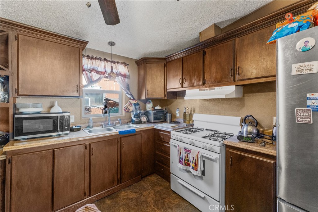 8221 Ilex Street, Unit 39 Rancho Cucamonga, CA 91739 - Photo 8 of 28