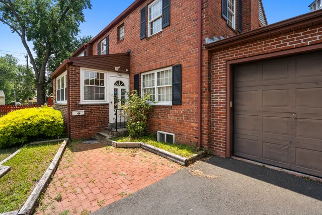 $349,000 | 1 Charles Street, Enfield, CT 06082