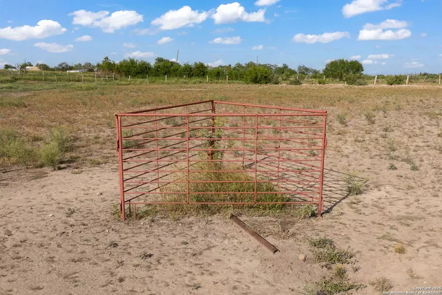 $410,000 | 18434 A Fm 471, Natalia, TX 78059