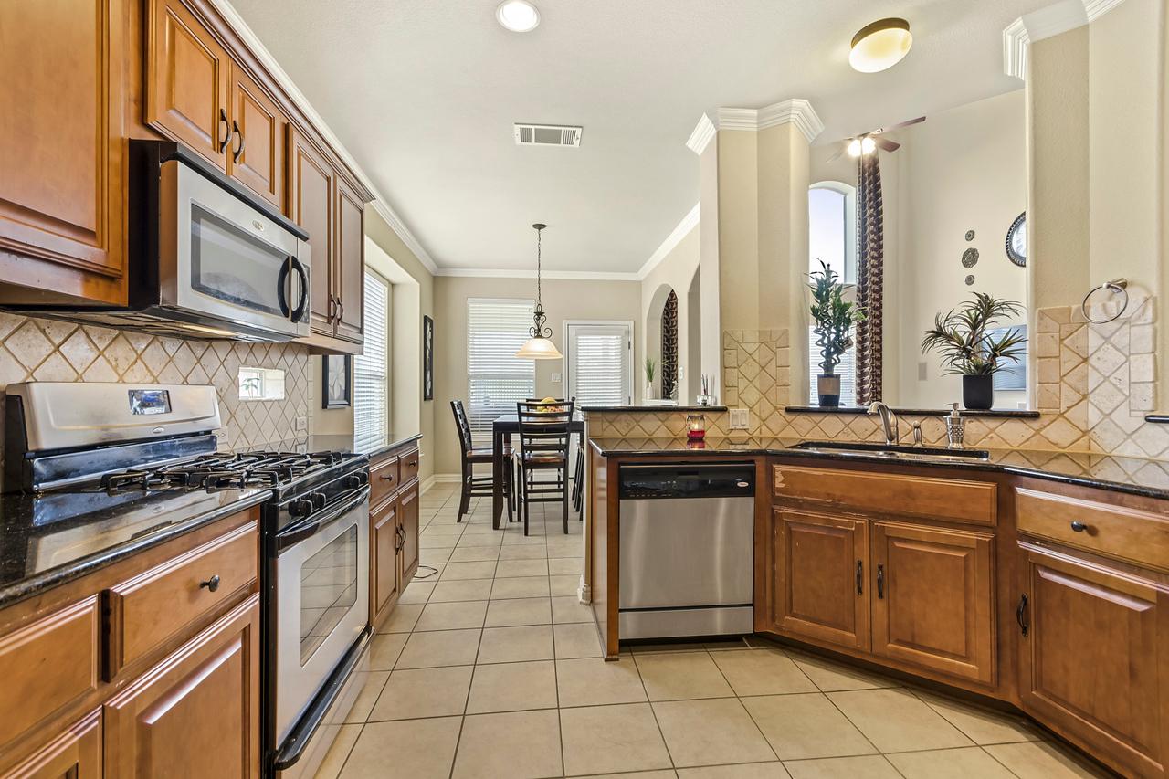 1610 Hidden Springs Path Round Rock, TX 78665 - Photo 14 of 16