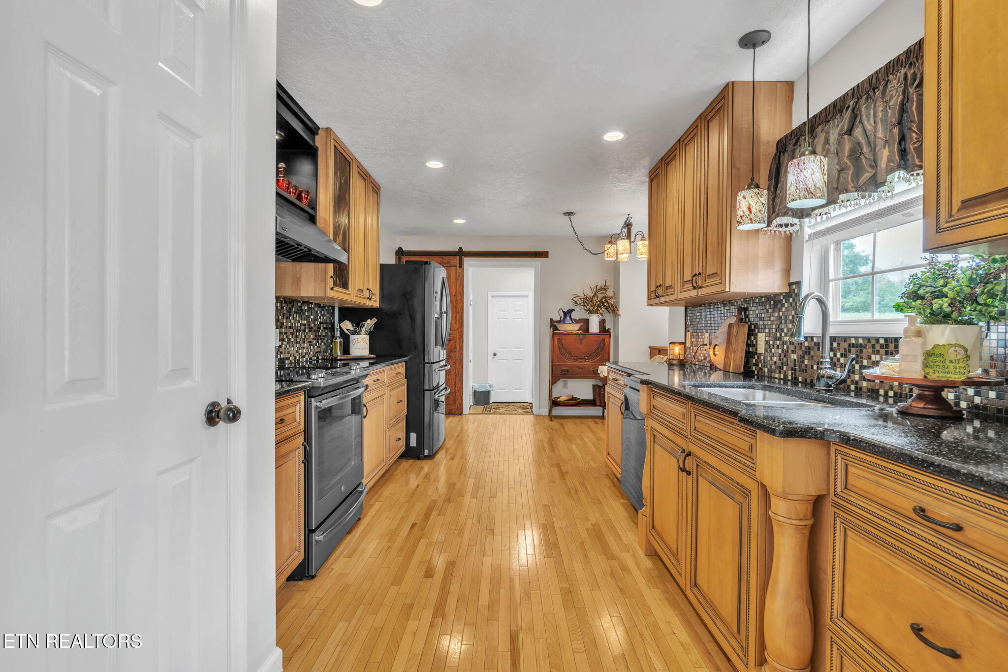 145 Grace Circle Clinton, TN 37716 - Photo 15 of 37 15-web-or-mls-145 Grace Circle-9017