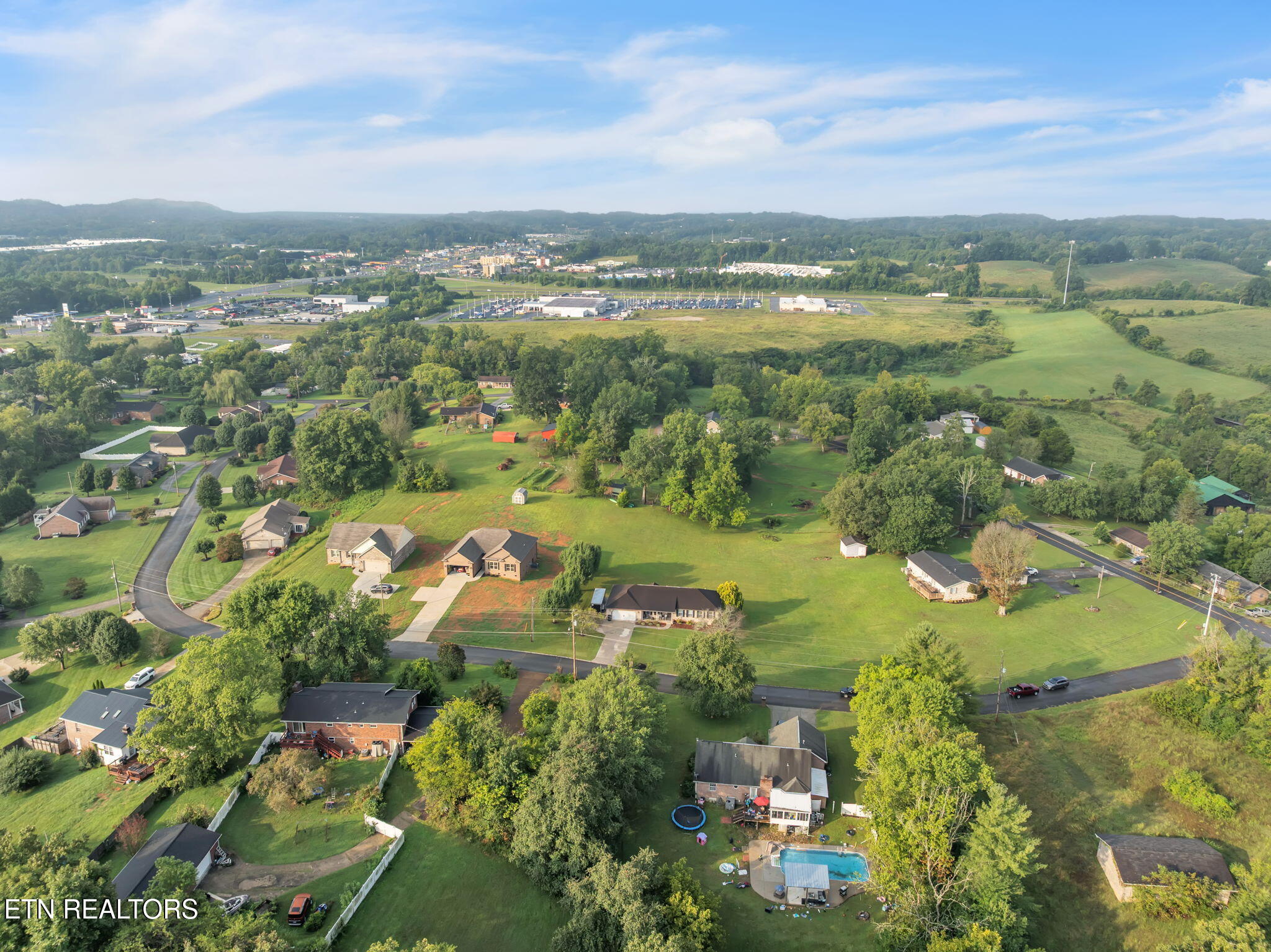 145 Grace Circle Clinton, TN 37716 - Photo 5 of 37 40-web-or-mls-145 Grace--28