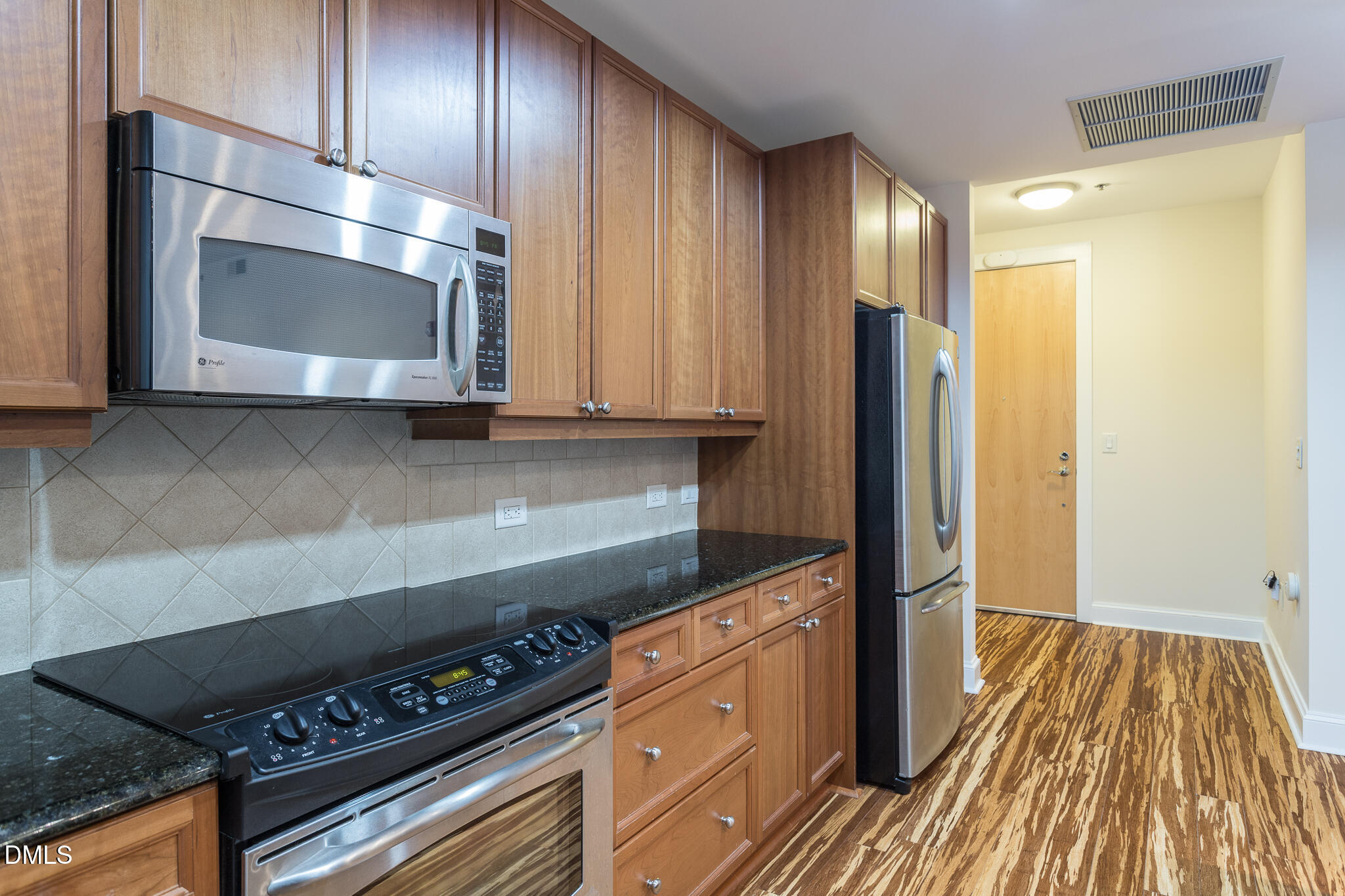 618 North Boylan Avenue, Unit 528 Raleigh, NC 27603 - Photo 8 of 21 8 618 N Boylan Ave Int Unit 528 mls