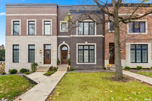 $3,000 | 824 West Moss Avenue, Unit 3, Peoria, IL 61606