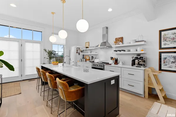 $3,000 | 824 West Moss Avenue, Unit 3, Peoria, IL 61606