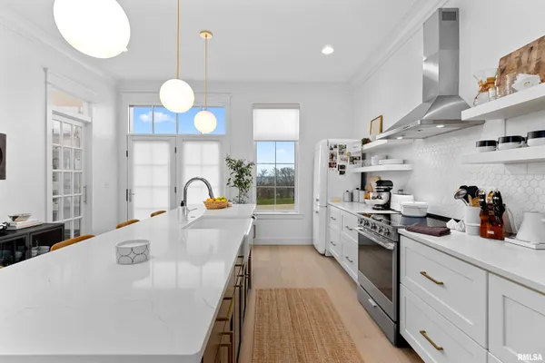 $3,000 | 824 West Moss Avenue, Unit 3, Peoria, IL 61606