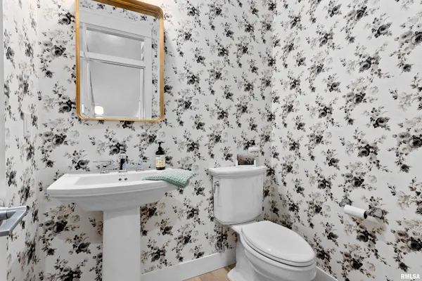 $3,000 | 824 West Moss Avenue, Unit 3, Peoria, IL 61606