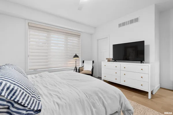 $3,000 | 824 West Moss Avenue, Unit 3, Peoria, IL 61606