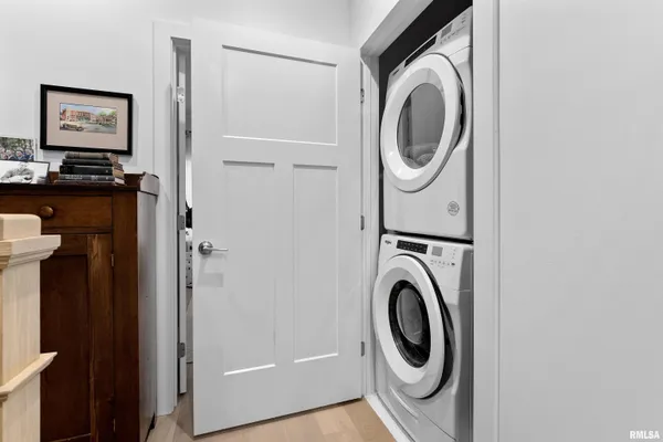 $3,000 | 824 West Moss Avenue, Unit 3, Peoria, IL 61606