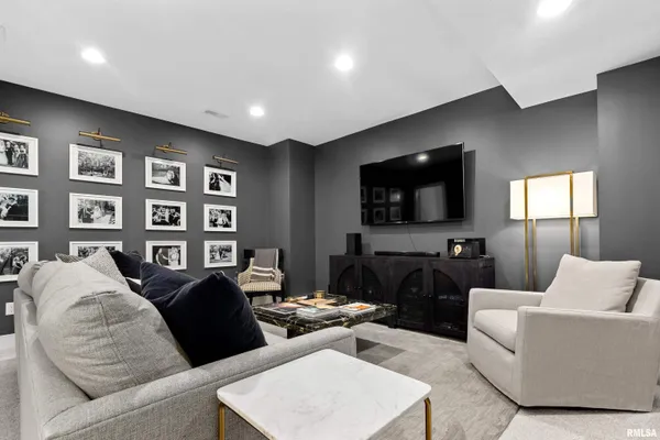 $3,000 | 824 West Moss Avenue, Unit 3, Peoria, IL 61606