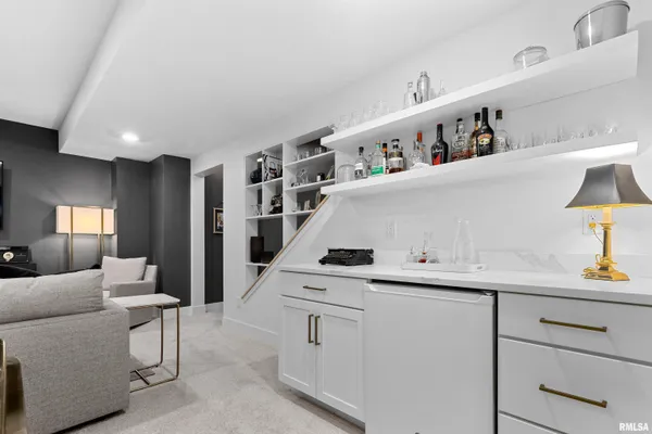 $3,000 | 824 West Moss Avenue, Unit 3, Peoria, IL 61606