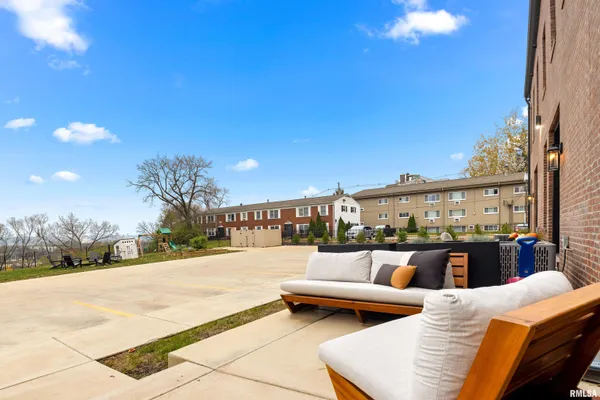 $3,000 | 824 West Moss Avenue, Unit 3, Peoria, IL 61606