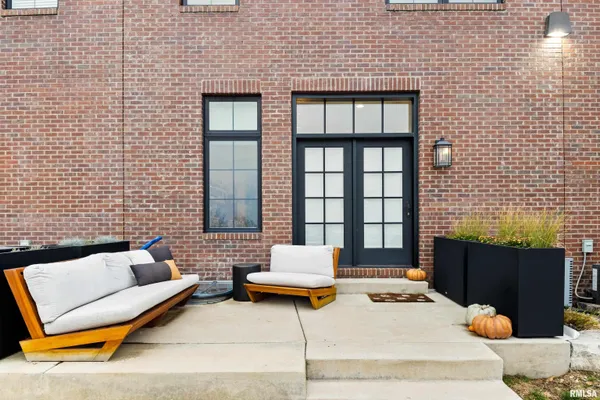 $3,000 | 824 West Moss Avenue, Unit 3, Peoria, IL 61606