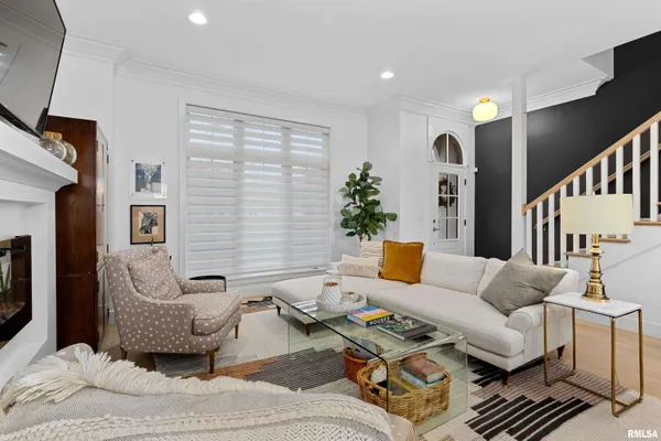 $3,000 | 824 West Moss Avenue, Unit 3, Peoria, IL 61606