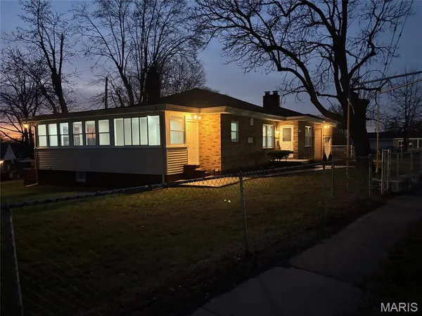 $269,000 | 2555 Telegraph Road, Mehlville, MO 63125