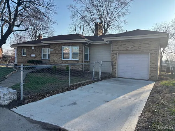 $269,000 | 2555 Telegraph Road, Mehlville, MO 63125