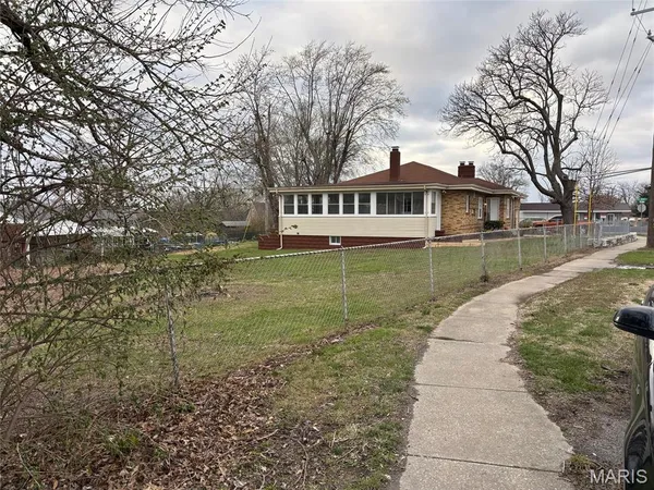 $269,000 | 2555 Telegraph Road, Mehlville, MO 63125