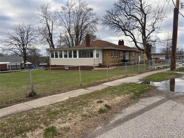 $269,000 | 2555 Telegraph Road, Mehlville, MO 63125