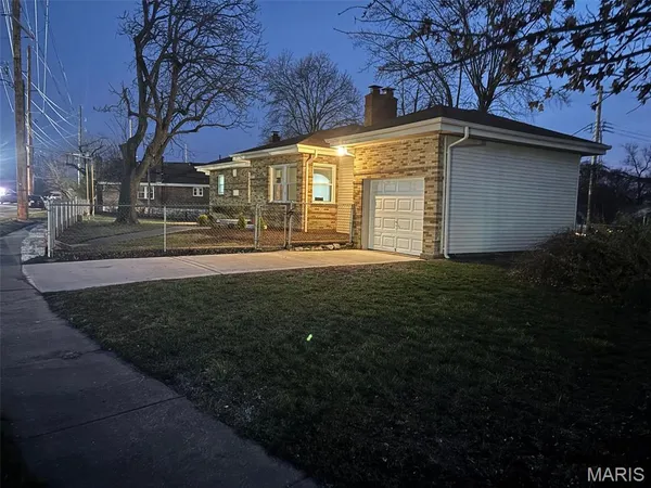 $269,000 | 2555 Telegraph Road, Mehlville, MO 63125