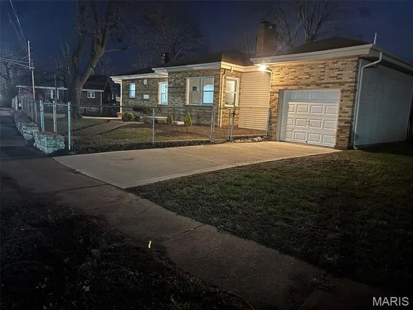 $269,000 | 2555 Telegraph Road, Mehlville, MO 63125