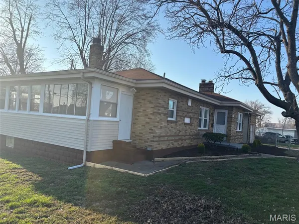 $269,000 | 2555 Telegraph Road, Mehlville, MO 63125