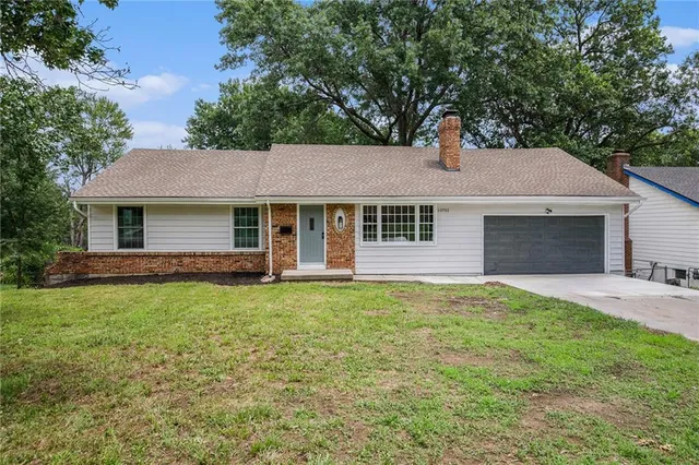 $289,900 | 10701 Grandview Road, Kansas City, MO 64137