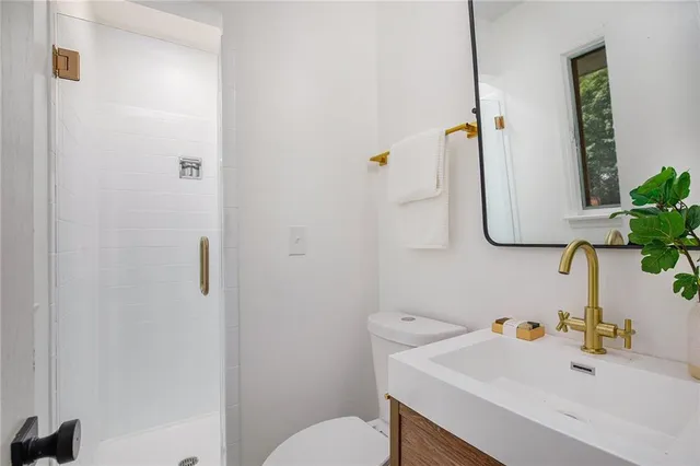 $289,900 | 10701 Grandview Road, Kansas City, MO 64137