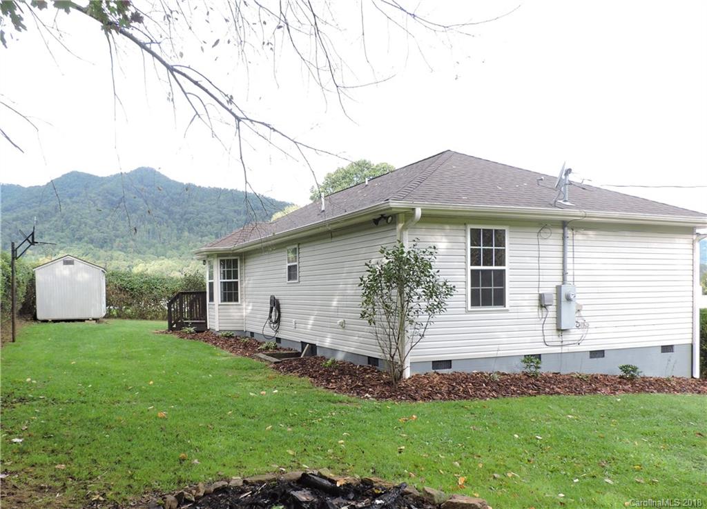 598 Lickstone Road Waynesville, NC 28786 - Photo 2 of 32 a front view of house with yard