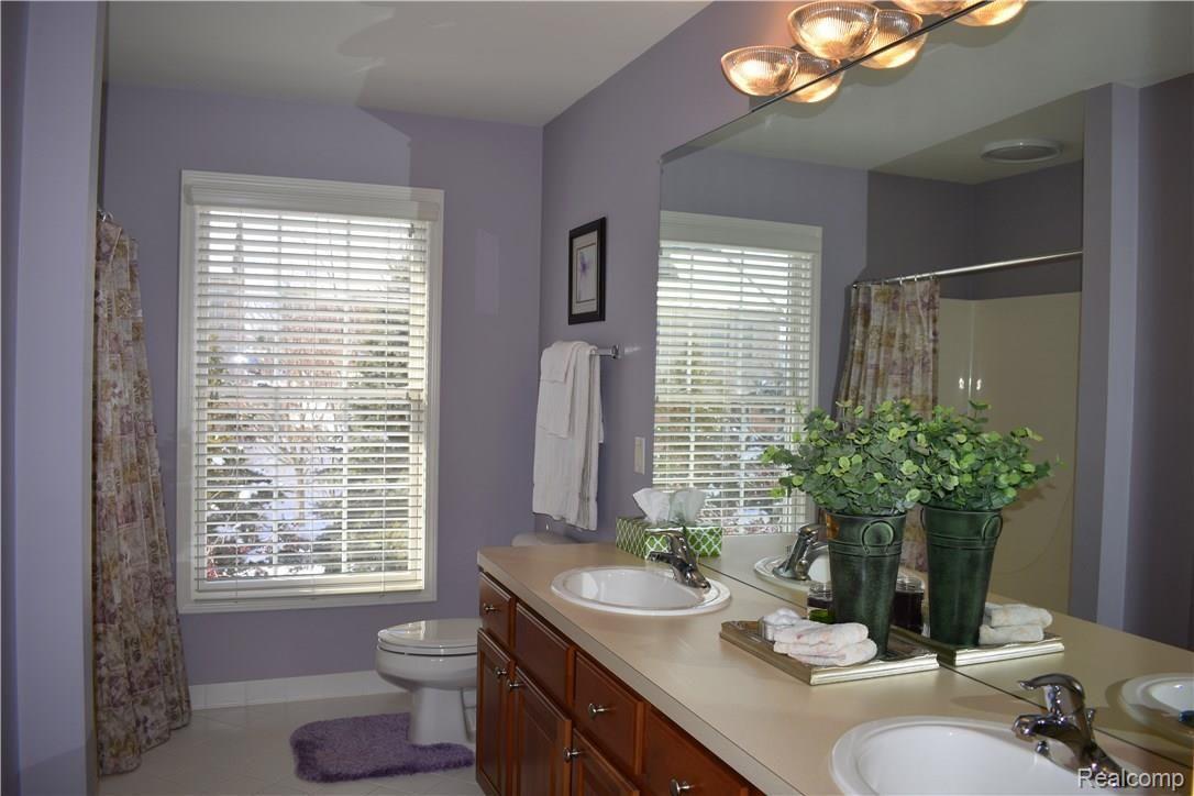 1668 Blushing Court Rochester, MI 48307 - Photo 29 of 34 Upper full Bath
