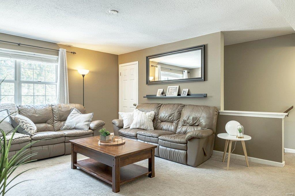 9210 Eager Road St. Louis, MO 63144 - Photo 3 of 24 Gallery Image 3