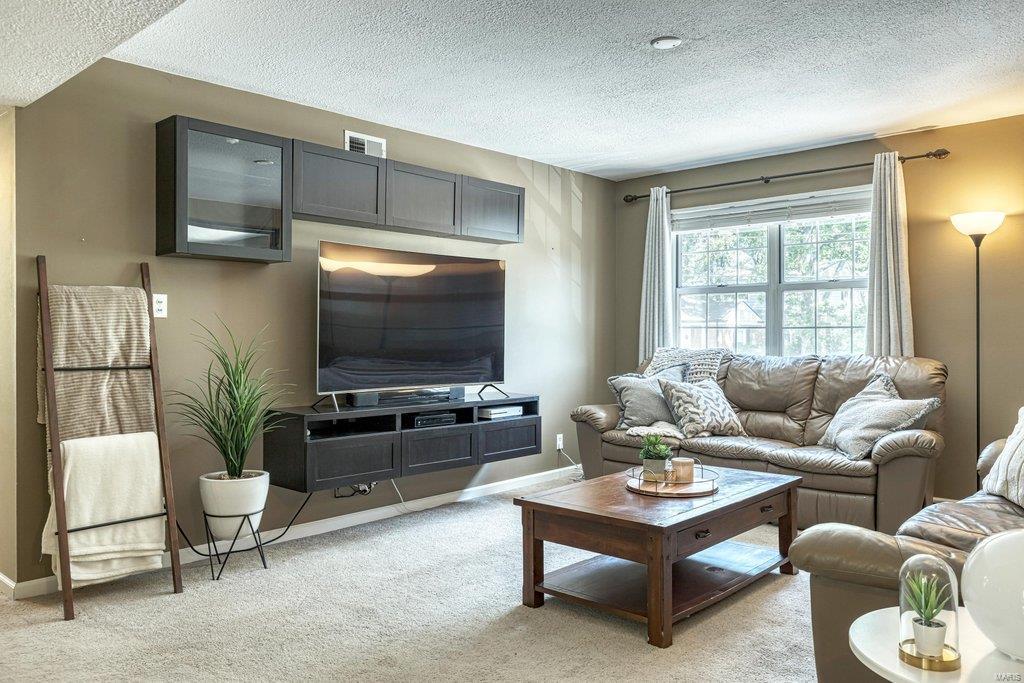 9210 Eager Road St. Louis, MO 63144 - Photo 4 of 24 Gallery Image 4
