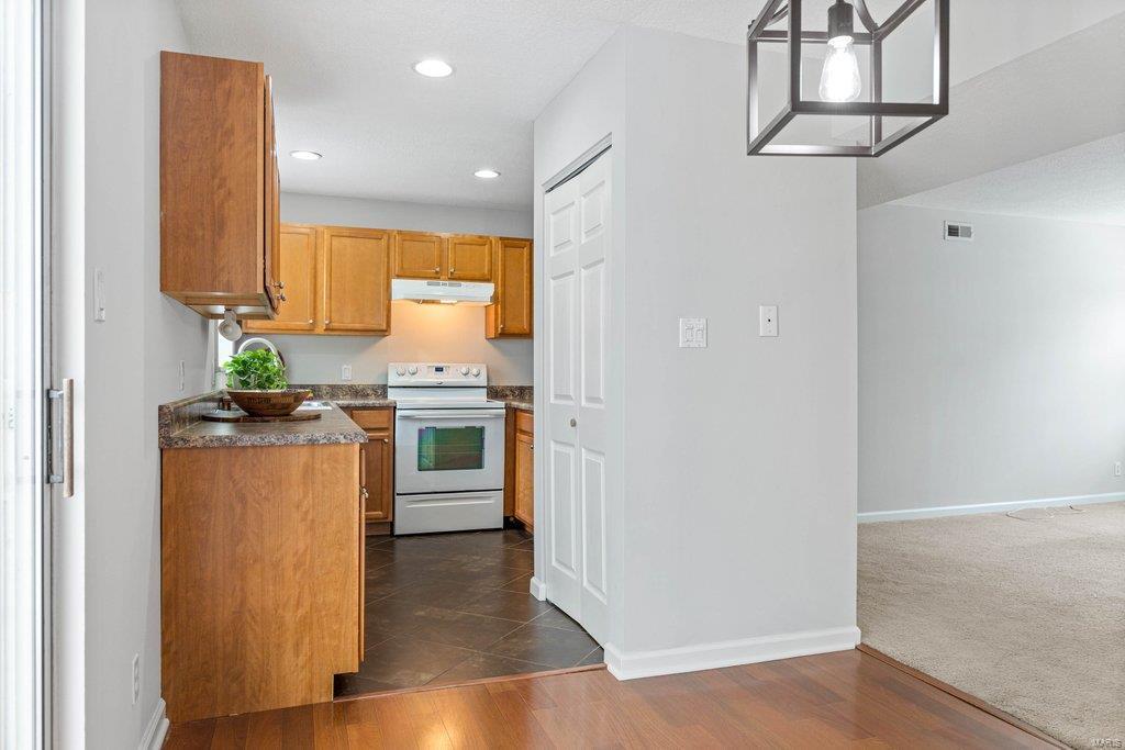 9210 Eager Road St. Louis, MO 63144 - Photo 8 of 24 Gallery Image 8