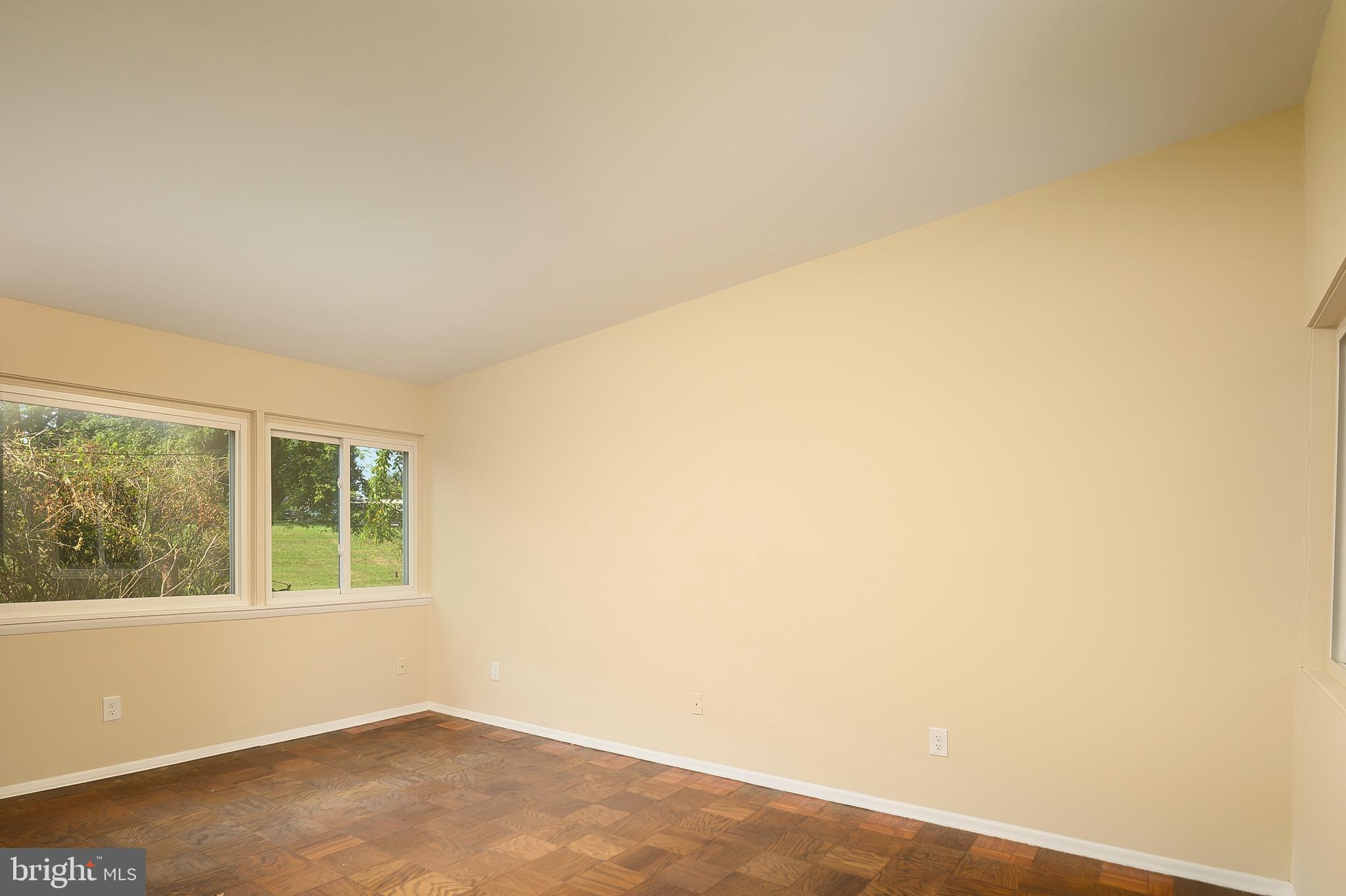 9434 North Penfield Road Columbia, MD 21045 - Photo 18 of 35 Spacious primary bedroom