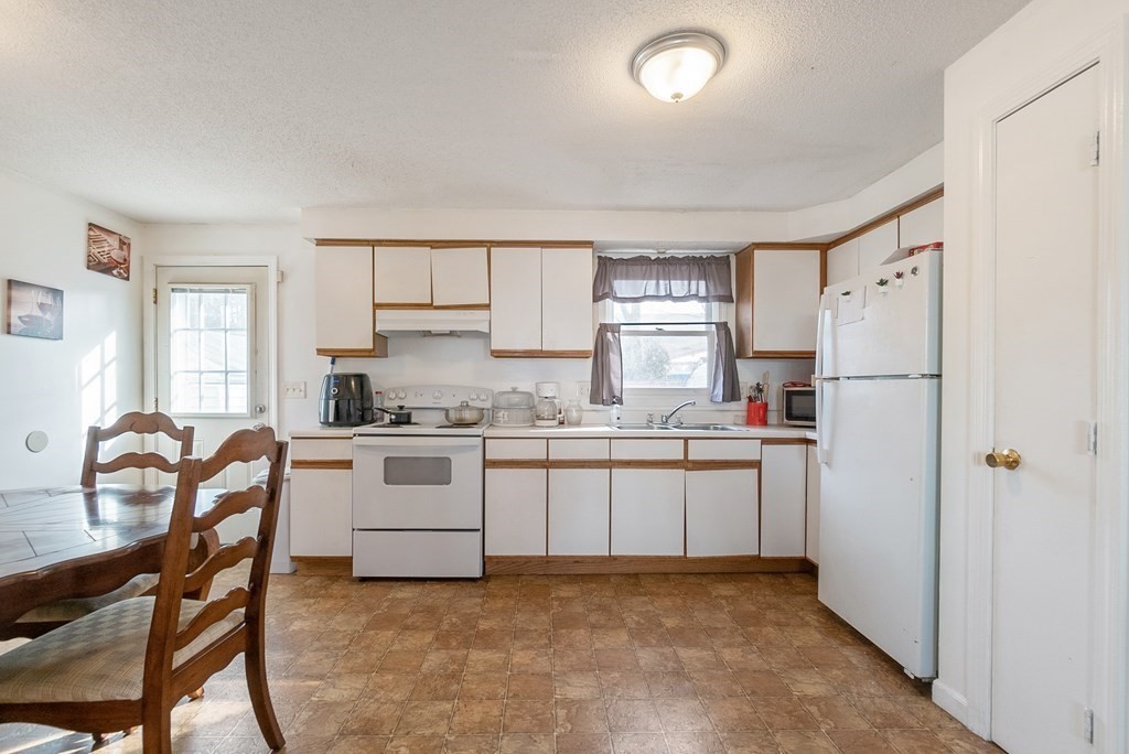 15-17 Watling Street Springfield, MA 01104 - Photo 2 of 17 Gallery Image 2