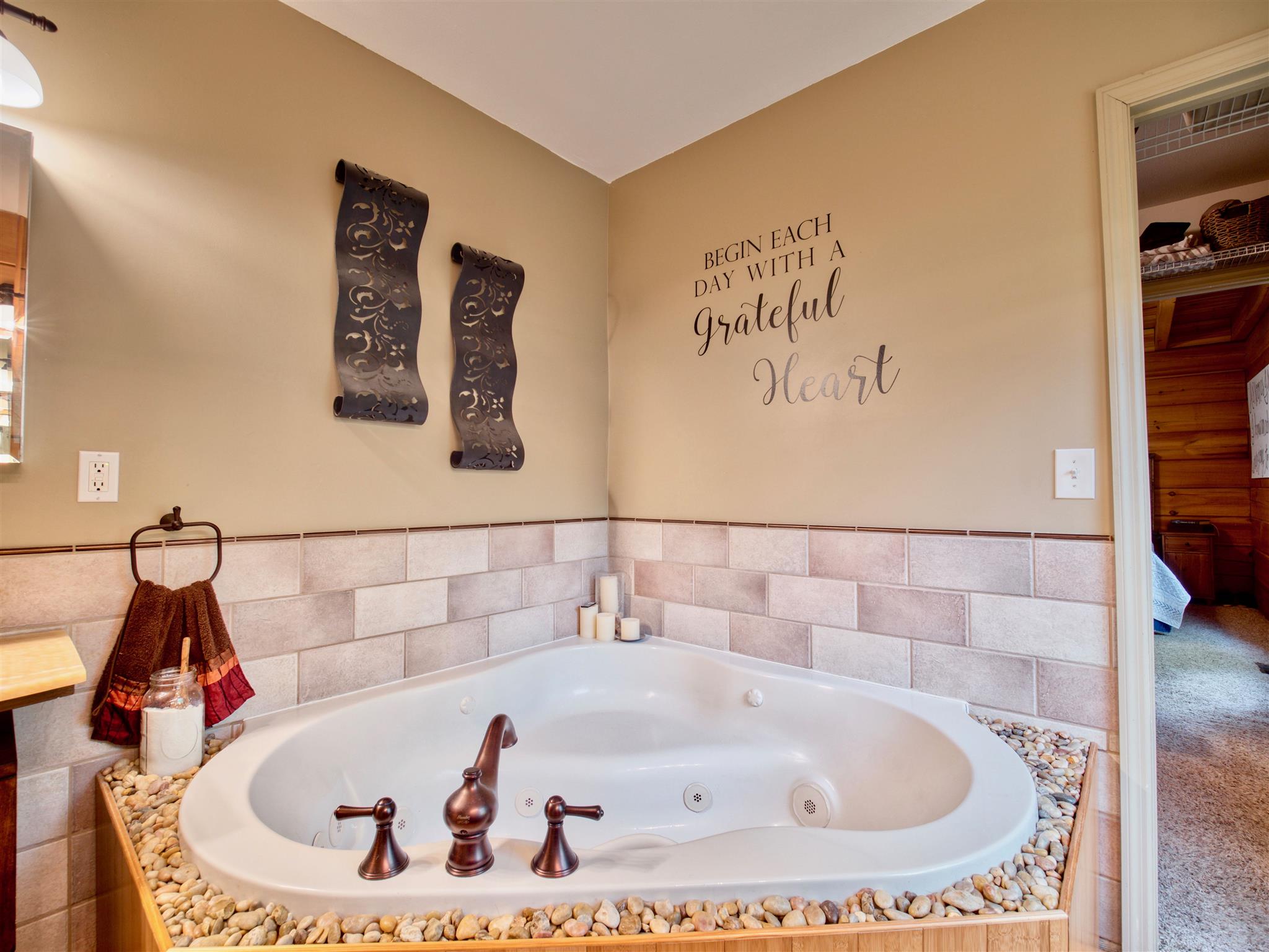 328 Charles Smith Road Lascassas, TN 37085 - Photo 12 of 26 a bathroom with a bathtub