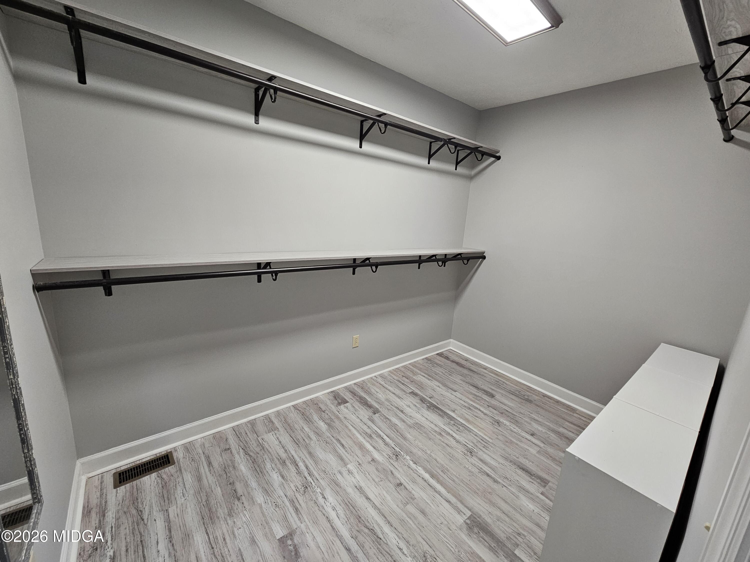 200 Gates Road Lizella, GA 31052 - Photo 37 of 88 Photo 37 - Primary Closet