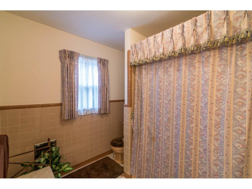 21695 Plantation Road Bristol, VA 24202 - Photo 8 of 12 Photo 8