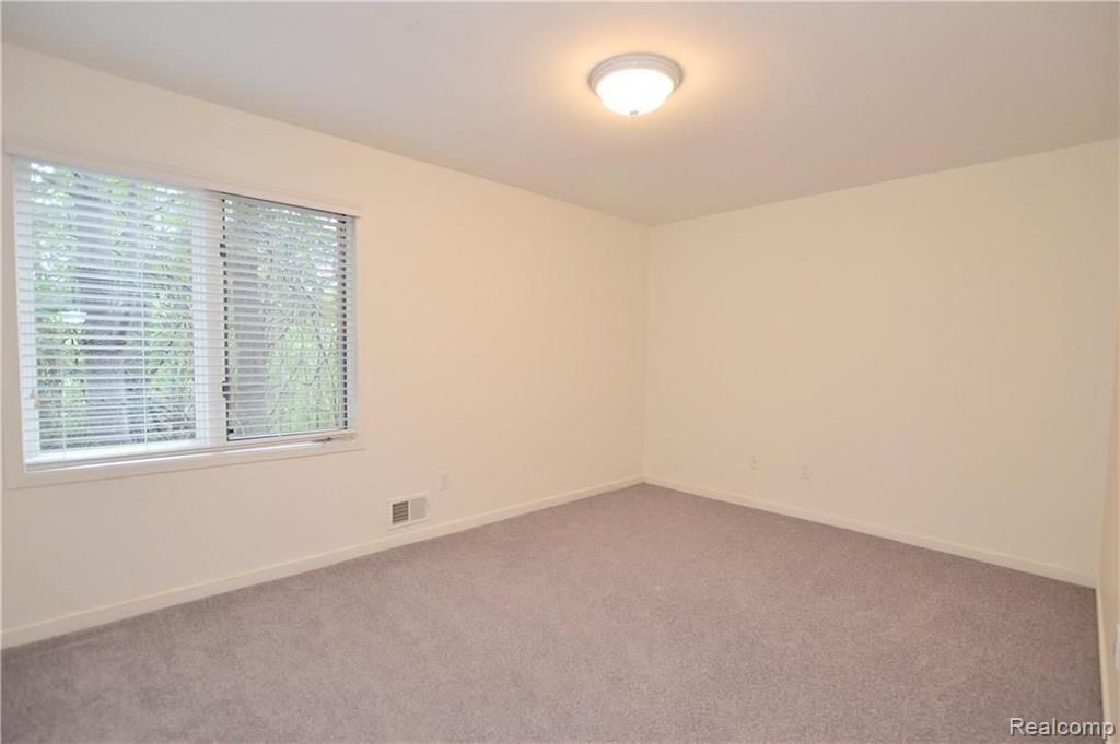 32 Vaughan-Ridge Road, Unit 6 Bloomfield Hills, MI 48304 - Photo 31 of 32