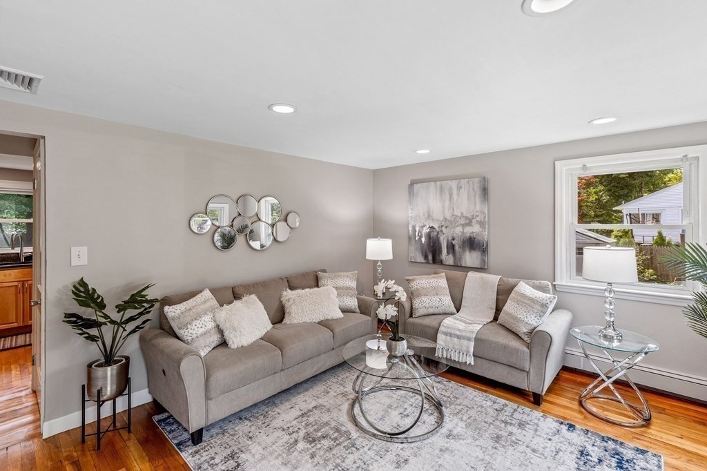 91 Bruce Road Walpole, MA 02081 - Photo 4 of 25 Gallery Image 4