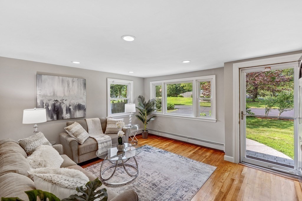 91 Bruce Road Walpole, MA 02081 - Photo 6 of 25 Gallery Image 6